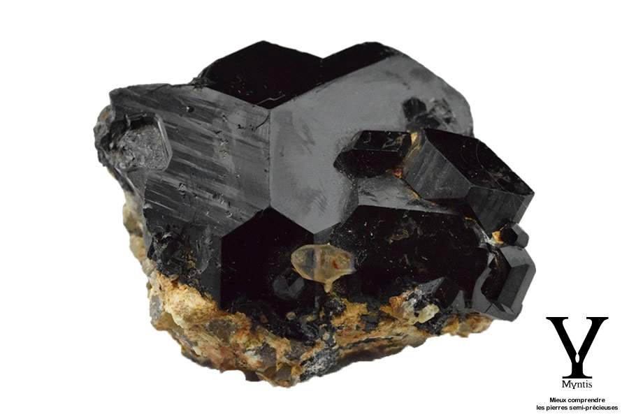 pierre semi tourmaline noire