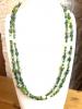 Long collier dans les tons vert